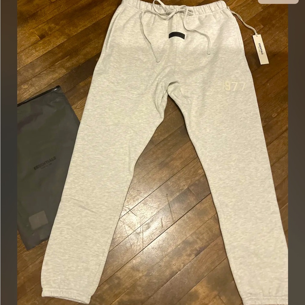 NWT Fear Of God Essentials Men's Sweatpants Light Oatmeal Size: M.